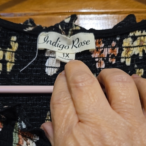 Pink and Black Floral 3/4 Sleeve Relaxed Blouse 1X - Picture 2 of 3